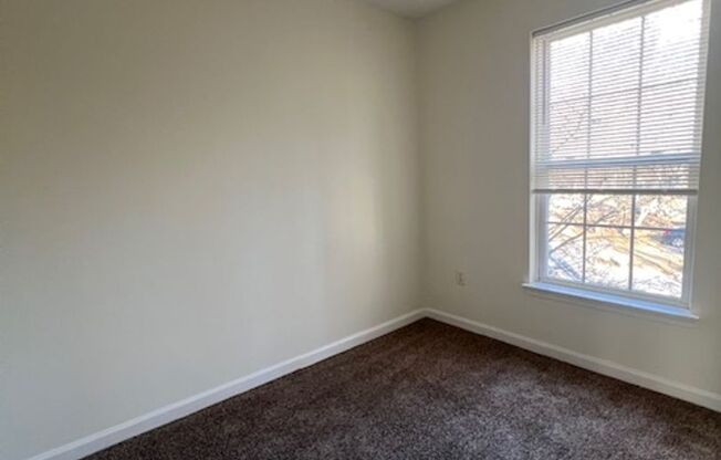 SPACIOUS TOWNHOUSE IN GERMANTOWN