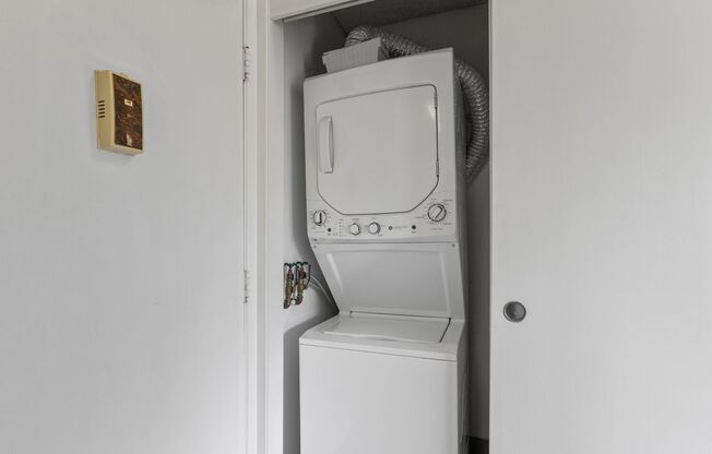 1 bed, 1 bath, $4,500, Unit #801