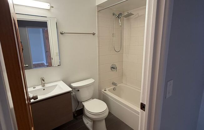 2 beds, 1.5 baths, $2,600, Unit 314