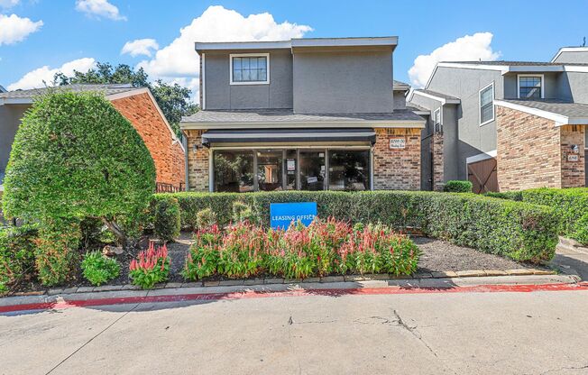 Waterchase Gardens: Charming Townhomes in Fort Worth