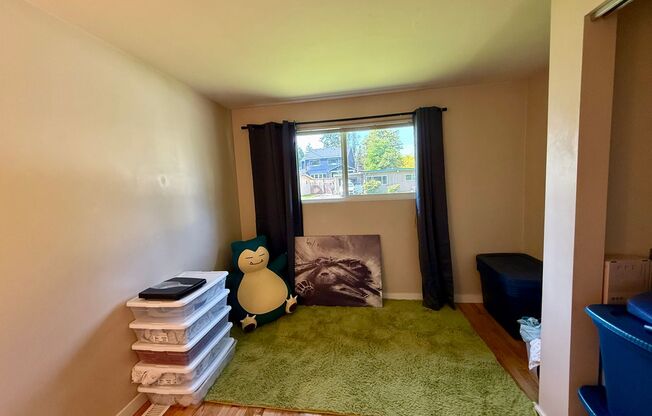 3 beds, 1 bath, $3,200