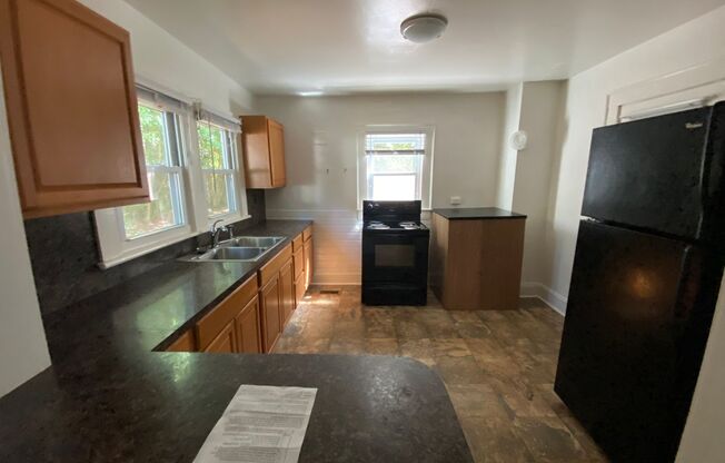 2 beds, 1 bath, $995