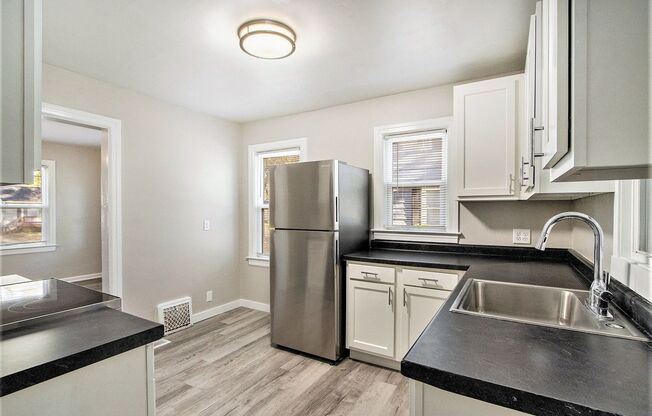 2 beds, 1 bath, $1,399