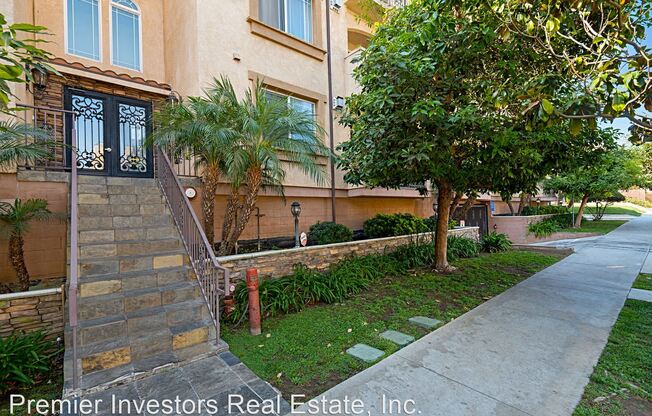 5132 Maplewood Ave Unit 208