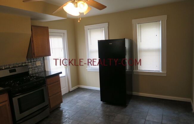 2 Bedroom House with Walk In Closet / Office - Laundry, Dishwasher