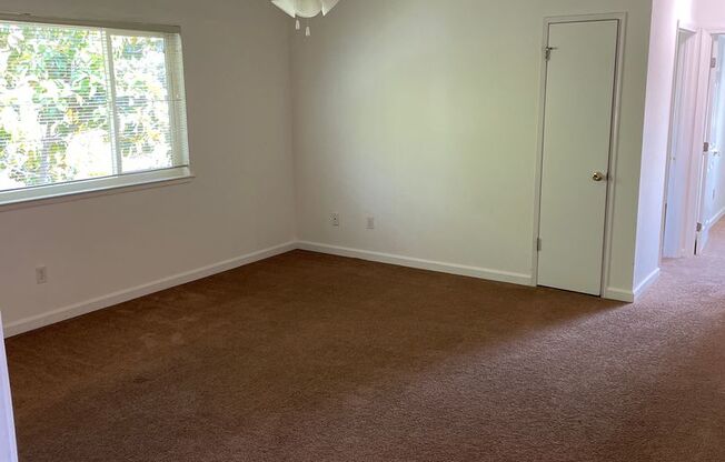 2 beds, 1 bath, $2,500, Unit 77