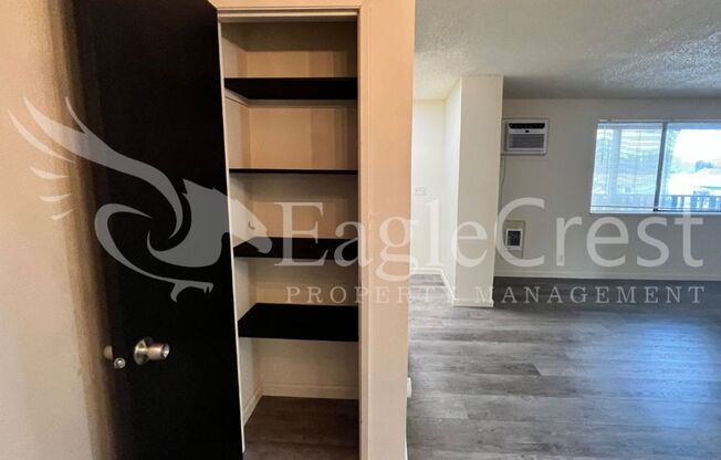 2 beds, 1 bath, $1,050, Unit 1027H