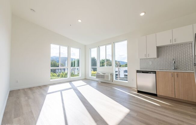 8770 N Willamette