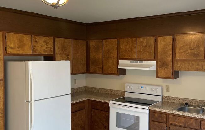 2 beds, 1.5 baths, 907 sqft, $1,375, Unit Country Club Unit 18B