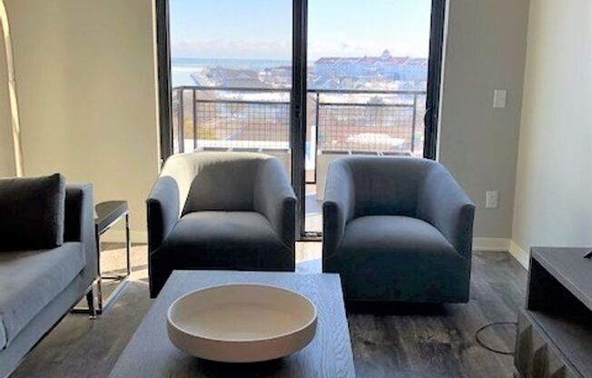 2 beds, 2 baths, 990 sqft, $2,125, Unit 422
