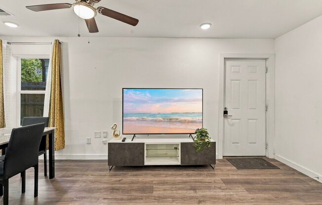 3 beds, 2 baths, 1,445 sqft, $1,725, Unit B