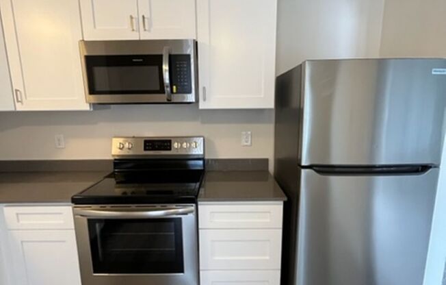 2 beds, 1 bath, $1,500, Unit #06