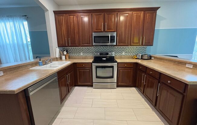 3BED / 2 BATH - in Harmony FL