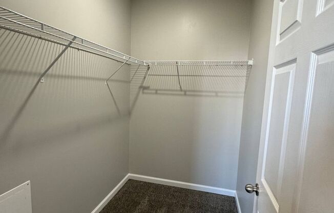 1 bed, 1 bath, 913 sqft, $1,299, Unit 34-405