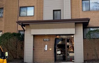 Charming 2 Bedroom/1 Bathroom Apartment in Mt Washington, MD!