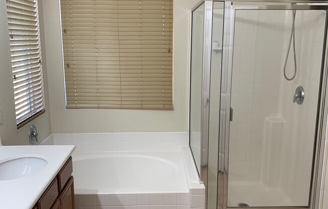 4 BEDROOM VICTORVILLE HOME