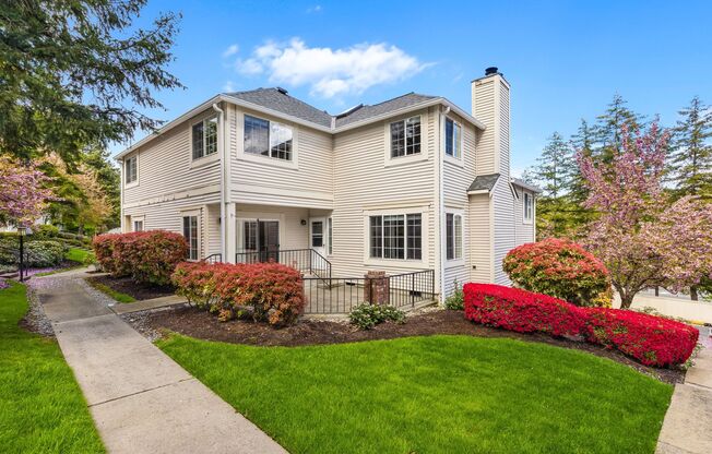 Spacious 2 bedroom 2.5 Townhome in Essex Park!!