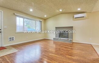 2 Bed, 1 Bath Duplex in Lincoln Neighborhood