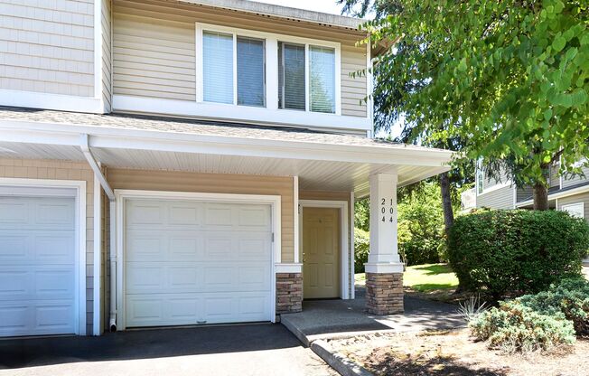 Spacious and Elegant Townhouse-style 2 Bedroom 2 Bath Condo Kent