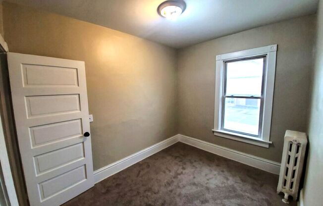 2 beds, 1 bath, 920 sqft, $950, Unit Upper #1