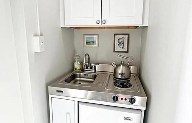 1 bed, 1 bath, $3,695, Unit 9J1