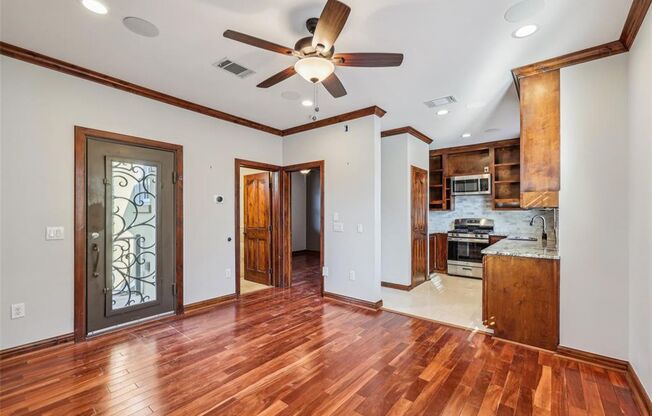 Luxury 1X1 East of Downtown