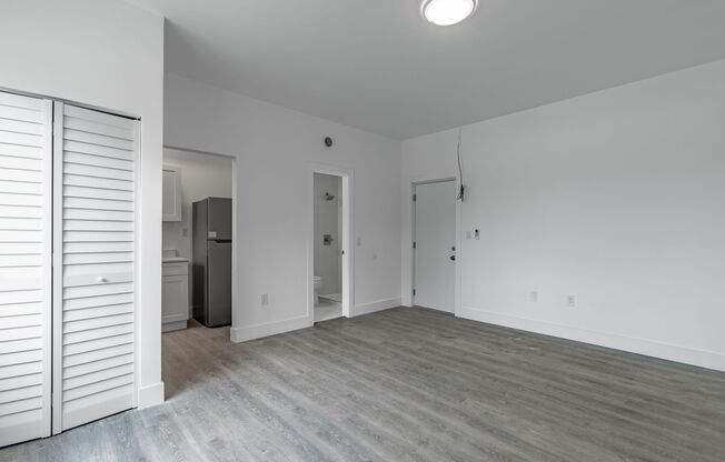 Studio from $1,500/mo & 1/1 from $1,600/mo, newly renovated/Estudio desde $1,500/mes y 1/1 desde $1,600/mes
