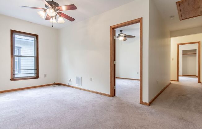 2 beds, 1 bath, $975, Unit 1025 Apartment 2 Upper