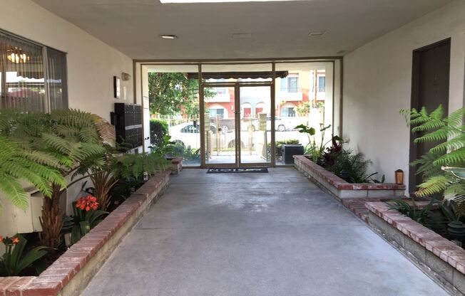 Magnolia Apartments - Your Sherman Oaks Retreat!