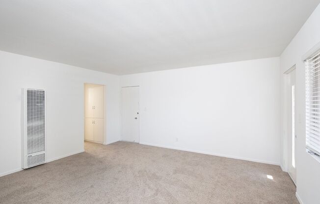 La Jolla / Village Area: One Bedroom in the Village with Onsite Laundry!