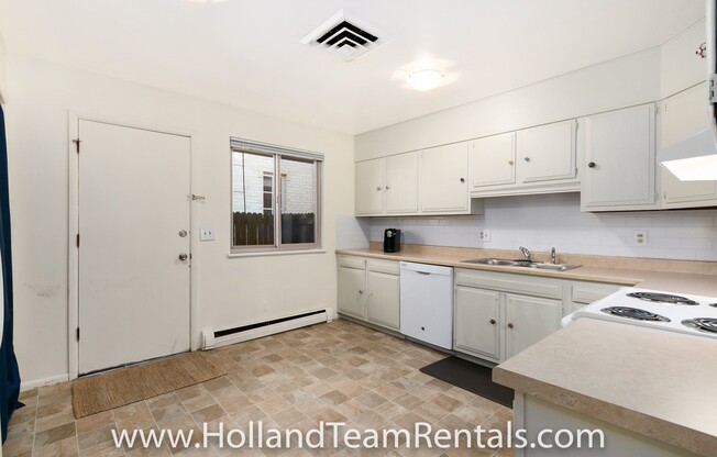 2 beds, 1 bath, $2,650