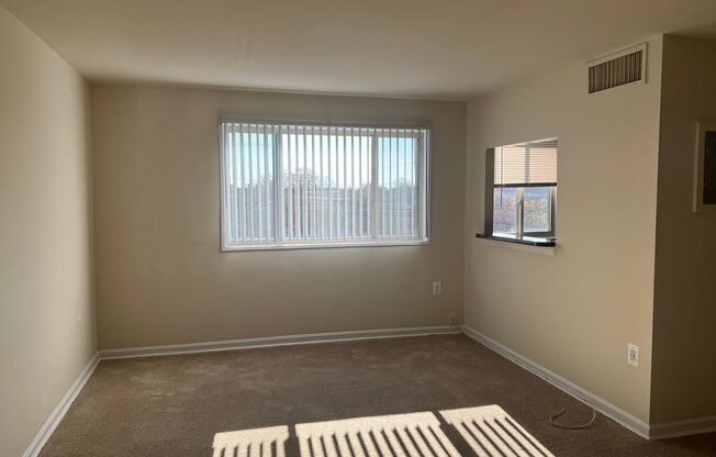 2 beds, 1 bath, 800 sqft, $1,700, Unit 2502-204