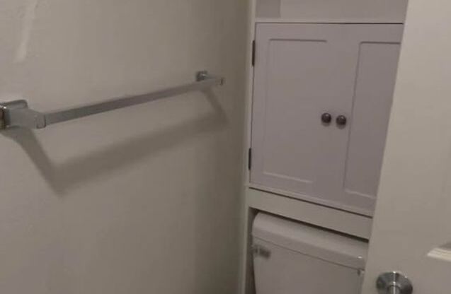 Newly Renovated & Bright Studio in Henderson - Utilities Included!