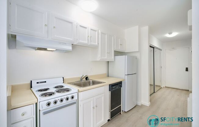 Pacific Heights: Studio w/ Sleeping Alcove, Dining Area, & Laundry Onsite