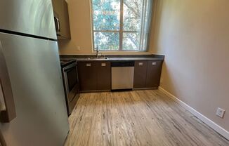 2 beds, 2 baths, 750 sqft, $2,105, Unit 352