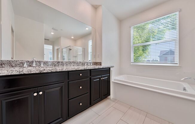 Modern 4B-Bed Home Walking Distance from Parks and Recreation