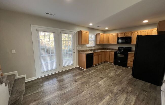 3 beds, 2.5 baths, 1,165 sqft, $1,895, Unit 831