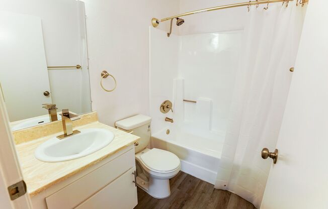 1 bed, 1 bath, 695 sqft, $1,698, Unit 215