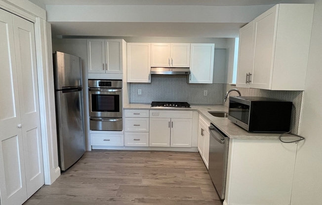 Studio, 1 bath, 420 sqft, $2,000, Unit 22