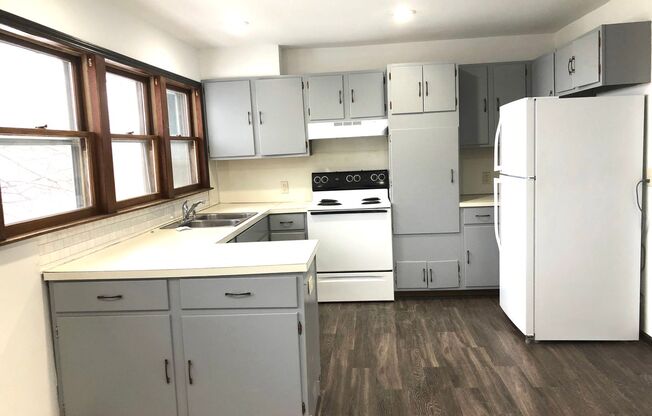 2 beds, 1 bath, $890