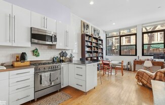 302 W 122 ST
