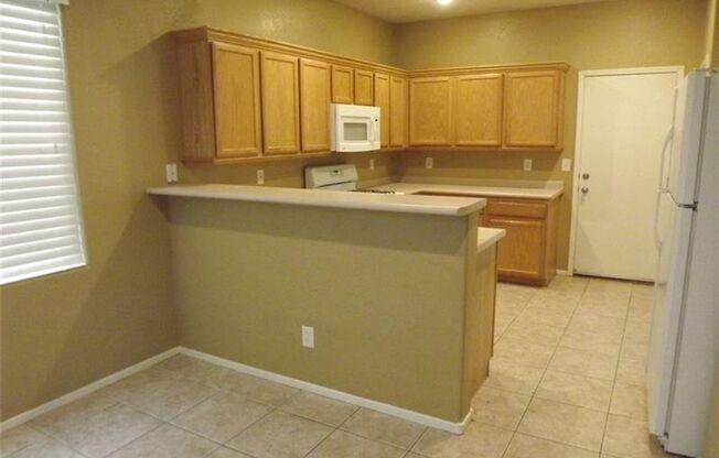 WONDERFUL 3 BEDROOM HOME AT END OF CUL-DE-SAC, FEATURES 2 SPLIT CAR GARAGE
