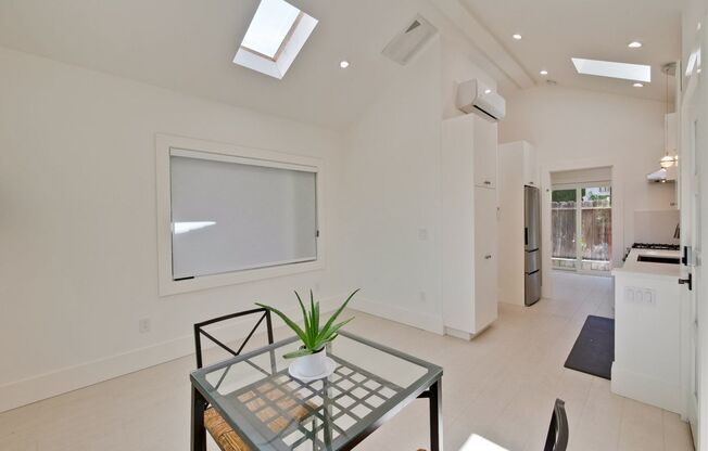 Beautiful 1 Bed 1 Bath Cottage in Highly Desirable Palo Alto Neighborhood!