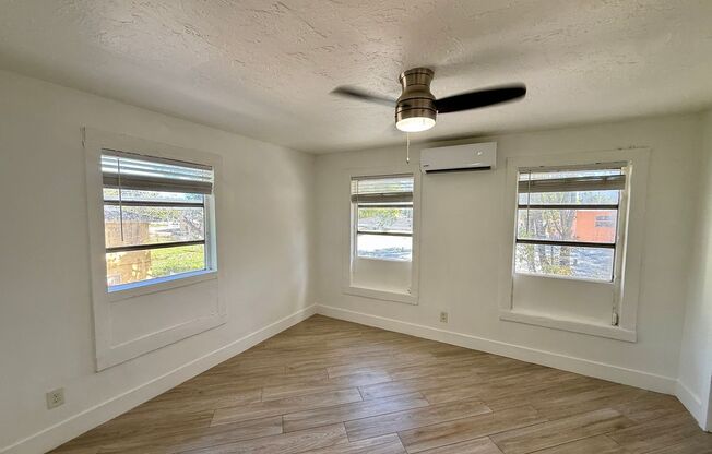Spacious and Remodeled 2 bed 1 bath with parking!!!