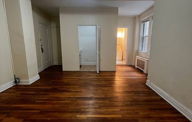 Studio, 1 bath, 294 sqft, $1,245, Unit New King Edward 2A4