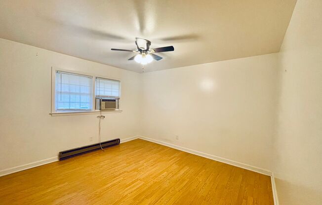 2 beds, 1 bath, $1,300, Unit #3