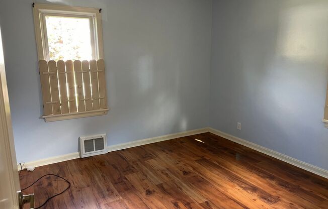 Large & Beautifully renovated 4bed, 1bath home available in Akron!