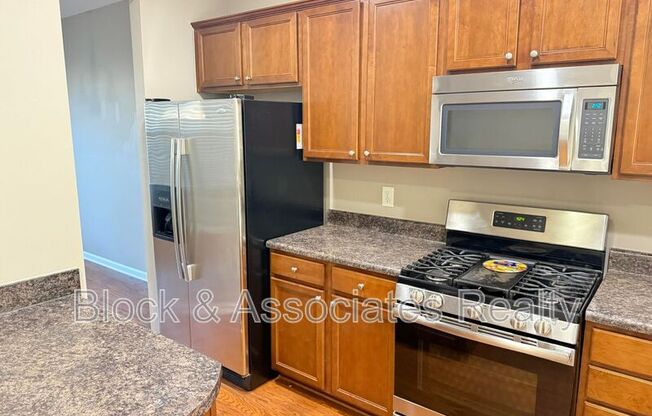 3102 BERKELEY SPG PL