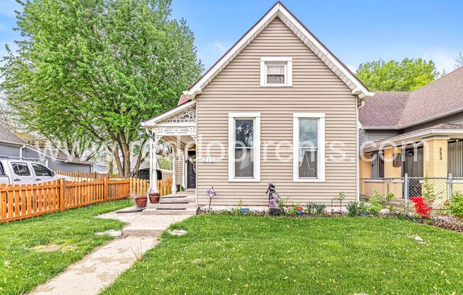 Contemporary Living in the Heart of Indianapolis!