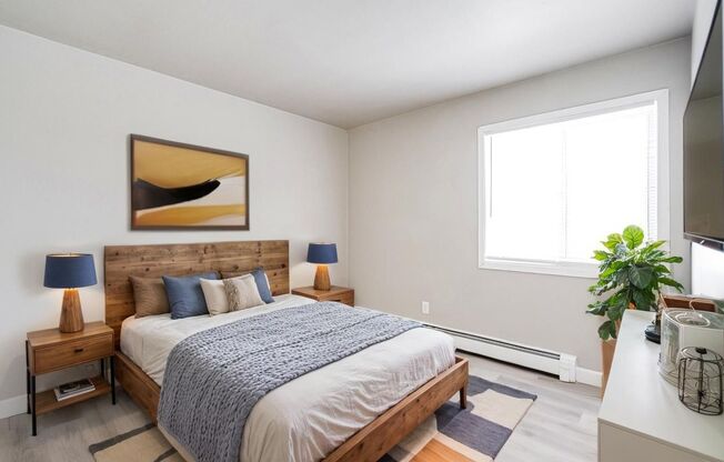 2 beds, 1 bath, 750 sqft, $1,049, Unit 2011 - F